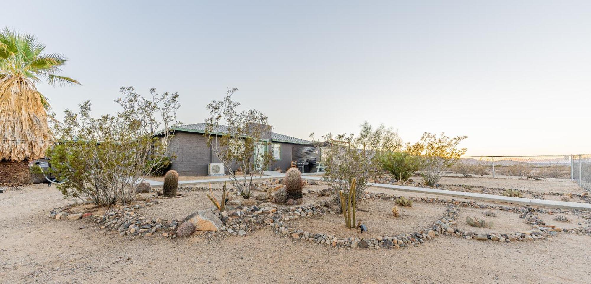 The Cactus Villas at Joshua Tree: Desert Oasis with Pool & Hot Tub Twentynine Palms Exterior photo