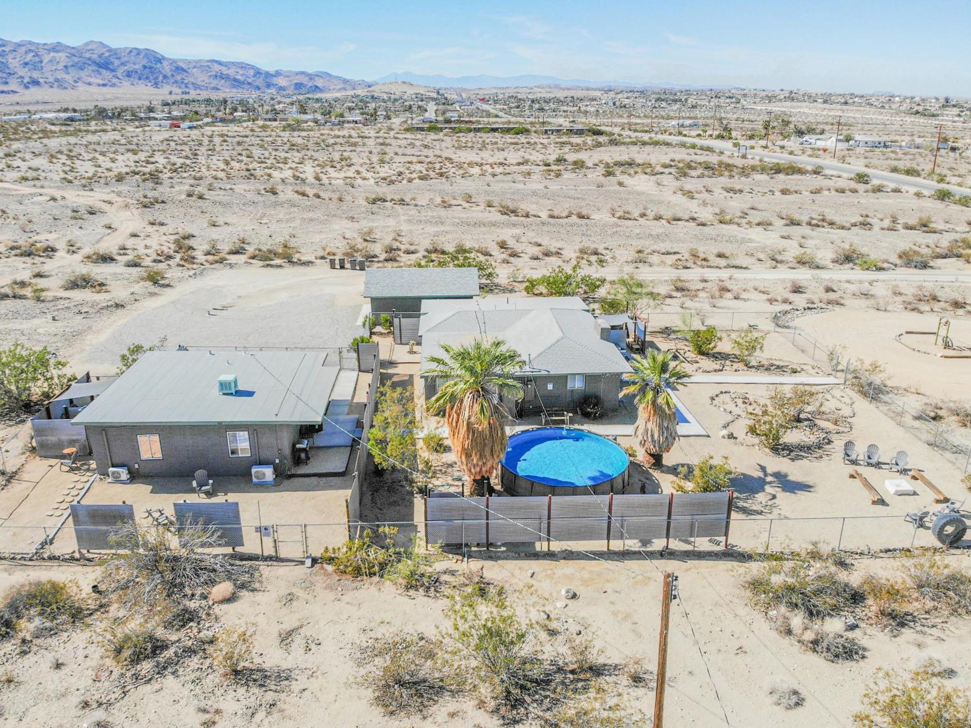 The Cactus Villas at Joshua Tree: Desert Oasis with Pool & Hot Tub Twentynine Palms Room photo